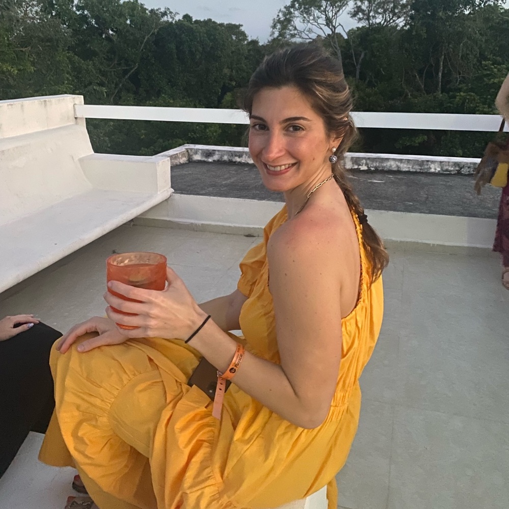 Meet your Posher, Leila